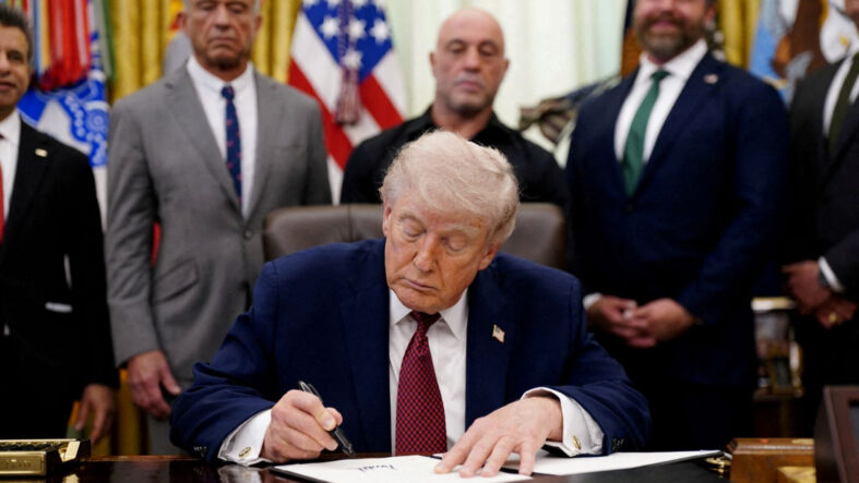 Trump'ın stratejisi: Kaos yarat, işler ters giderse geri adım at