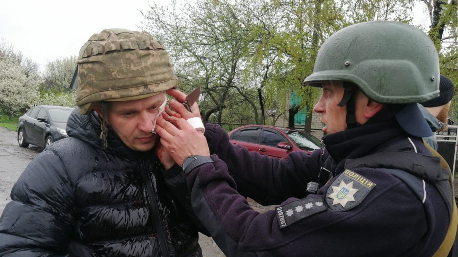Ukrayna'da el bombalı saldırı: 5 polis yaralandı