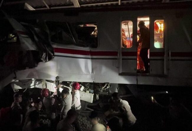 Endonezya'da tren faciası: 15 ölü