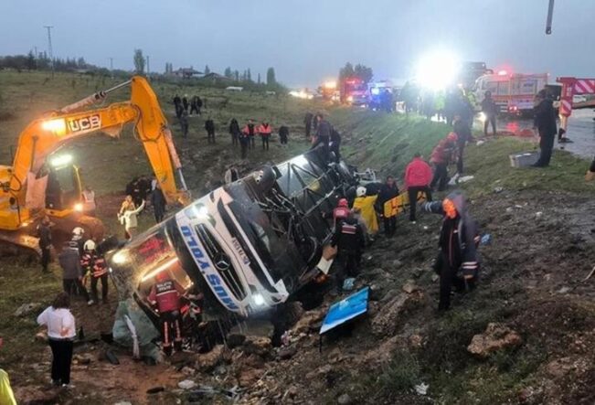 SON DAKİKA | Malatya'da yolcu otobüsü devrildi: 4 ölü, 15 yaralı
