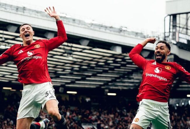 Dev maçta Manchester United, Liverpool’u mağlup etti