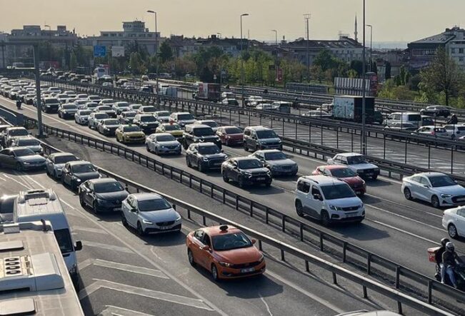 SON DAKİKA HABERi İstanbul trafiğinde son durum ne?