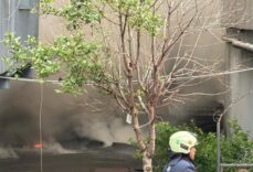 Kağıthane'de metruk binada çıkan yangın bitişiğindeki binaya sıçradı