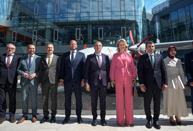 Belçika Kraliçesi Mathilde Baykar'ı ziyaret etti