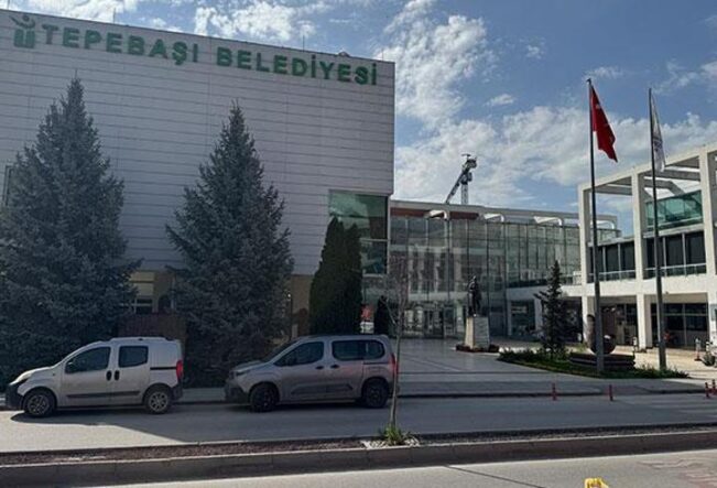SON DAKİKA... Eskişehir Tepebaşı Belediyesi'ne yolsuzluk operasyonu: 20 gözaltı
