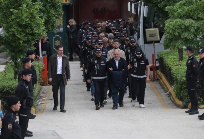 Tepebaşı Belediyesi’ne yolsuzluk operasyonu şüphelileri adliyede