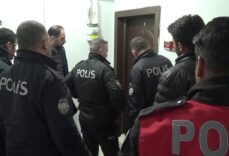 Anneannesini bıçakla yaralayıp rehin aldı, teyzesi güçlükle ikna etti
