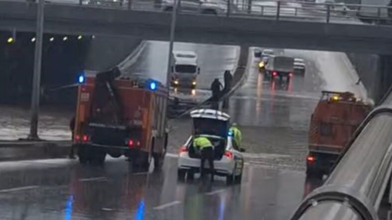 Ankara'da sağanak; alt geçit ve caddeler suyla doldu