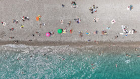 Antalya'da turizm sezonu açıldı; plajda 1 günün maliyeti belli oldu
