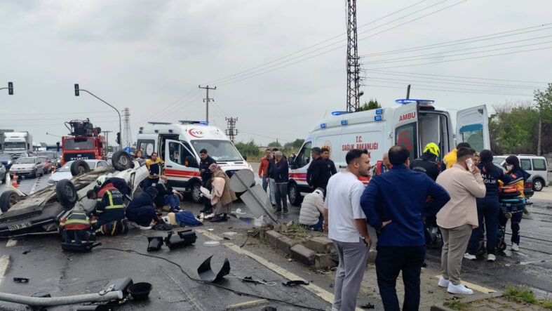 Aydın'da takla atan otomobil ters döndü: 2'si çocuk 5 yaralı