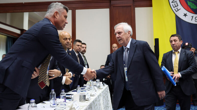 Aziz Yıldırım: "Fenerbahçelilere karşı vicdani bir sorumluluğum var"