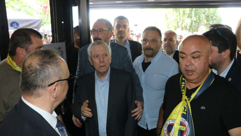 Aziz Yıldırım yıldız tarifi yaptı: Önceliğimiz 2 santrfor almak