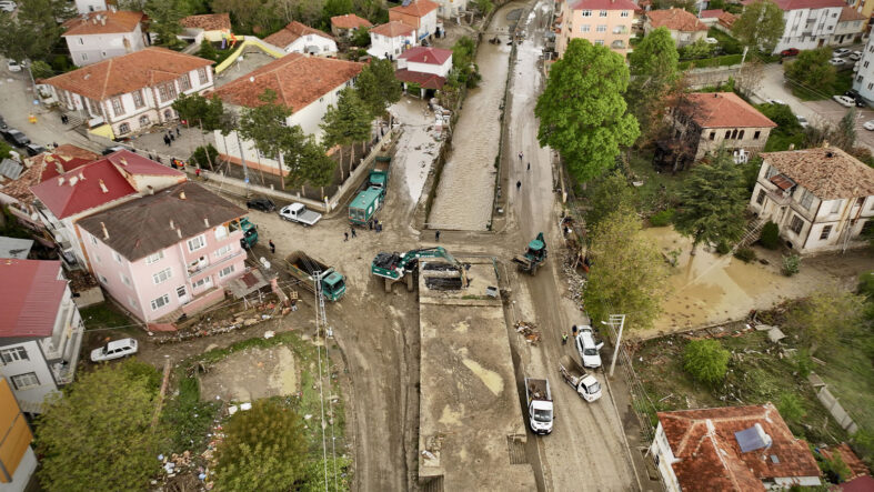 Bakan Göktaş duyurdu: Selden etkilenenler için 30 milyon lira kaynak aktarıldı