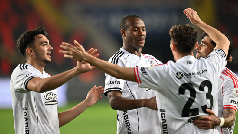 Beşiktaş, Gaziantep'te fişi ilk yarıda çekti