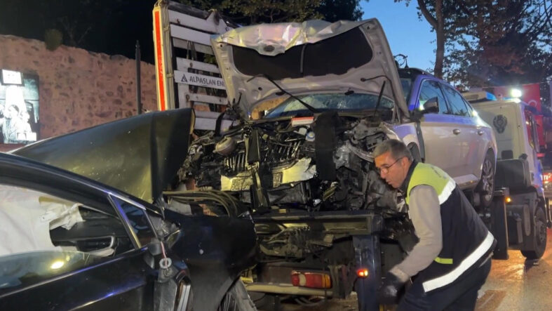 Beşiktaş'ta otomobiller çarpıştı: Çok sayıda yaralı var