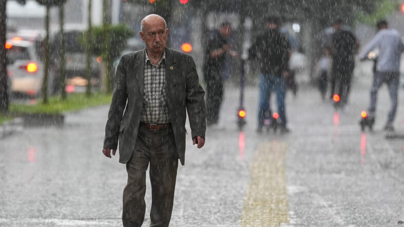 Bu 53 şehirde yaşayanlar gök gürültülü sağanak yağışa dikkat!