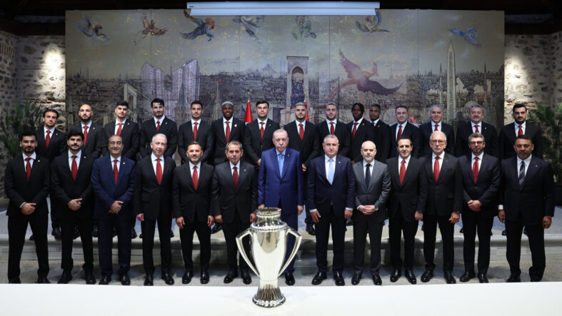 Cumhurbaşkanı Erdoğan, Galatasaray Spor Kulübü'nü kabul etti