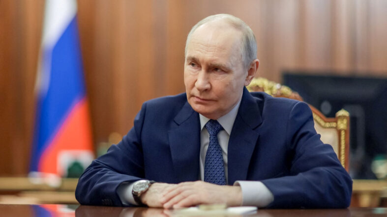 Dünya diken üzerinde: Rusya Parlamentosu Putin'e yurt dışına asker gönderme yetkisi verdi