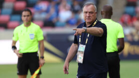 Dünya Kupası'na katılacak Curaçao'da Dick Advocaat yeniden göreve getirildi