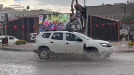 Erzincan’da sağanak nedeniyle cadde ve sokaklar su altında kaldı