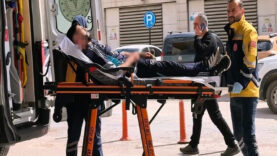 'Faul' nedeniyle tartıştığı kişiyi 3 ay sonra bıçakladı! Zanlı ve ağabeyi yakalandı