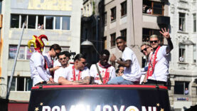 Galatasaray üst üste 4. şampiyonluğunu kutladı