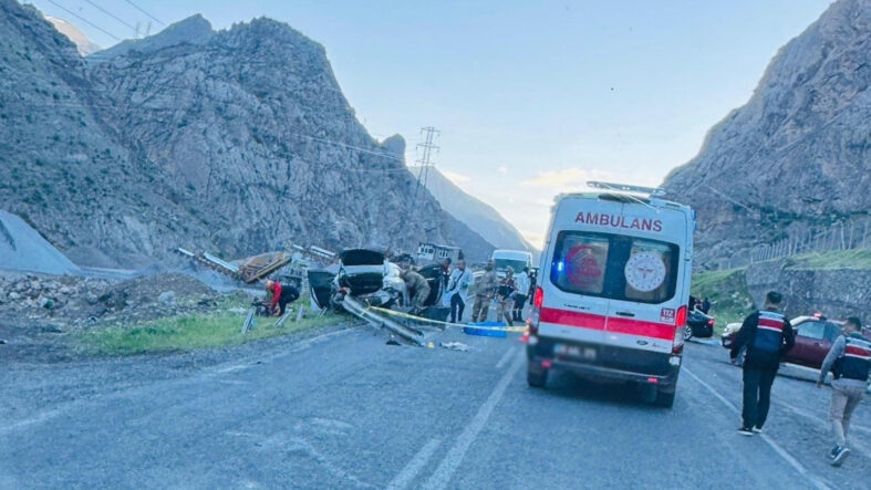 Hatay'da düğün dönüşü feci kaza: Ölü ve yaralılar var