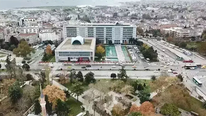İBB'ye yönelik 'Yolsuzluk' davasında duruşma yarına ertelendi