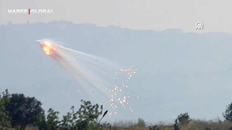 İsrail ordusu Lübnan'ın güneyine fosfor bombasıyla saldırı düzenledi