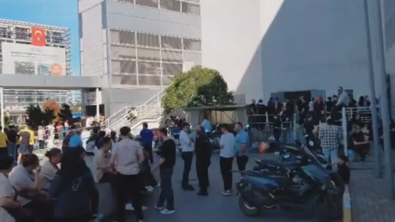 İstanbul Pendik'te bir AVM'de yangın