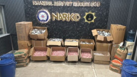 İstanbul’da dev narkotik operasyonu: 1 milyon uyuşturucu hap ve kaçak kozmetik ele geçirildi