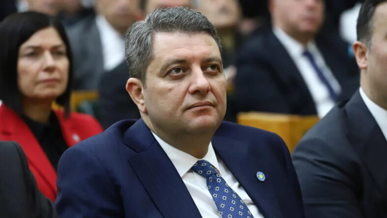 İYİ Parti İstanbul milletvekili Ersin Beyaz istifa etti
