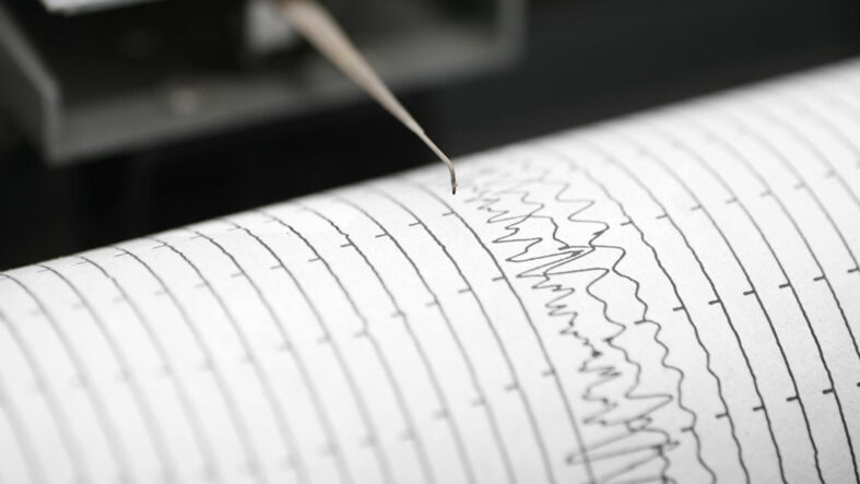 Japonya'da 6.7 büyüklüğünde deprem meydana geldi