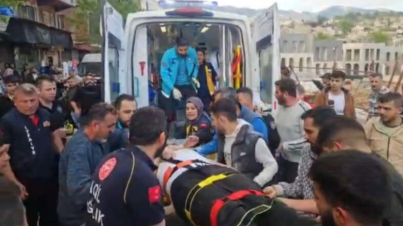 Kahramanmaraş'ta yol çöktü: 1 yaralı