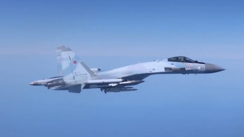 Karadeniz'de sıcak temas! Rus savaş uçaklarından, İngiliz uçağına 6 metrelik 'tehlikeli' yakınlaşma