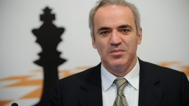 Kasparov’dan Putin uyarısı: “Savaşı yıl bitmeden Avrupa’ya taşıyabilir”