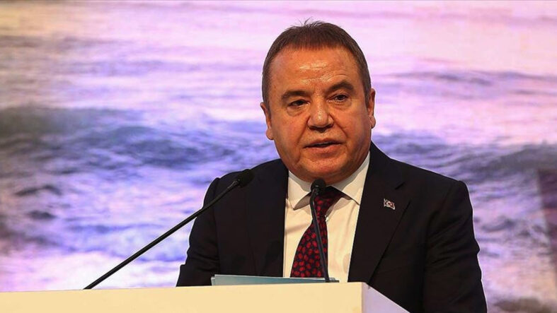 Muhittin Böcek'in, oğlunun ve gelininin mal varlığına el konuldu