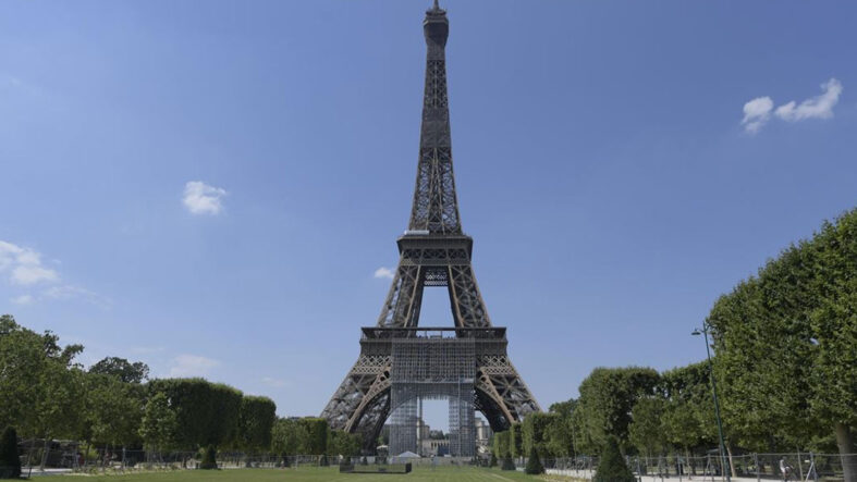 Paris'te Eyfel Kulesi'nde Filistin bayrağı açan 6 kişi gözaltına alındı