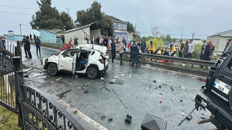 Rize'de feci kaza! Takla atan cip başka bir cipin üzerine düştü: 1 ölü, 7 yaralı