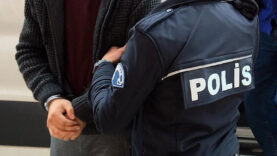 Sahte pasaportla İngiltere'ye gitmeye çalışanlara yardım eden 8 zanlı yakalandı