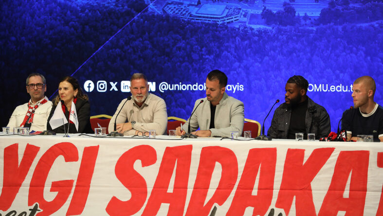 Samsunspor Teknik Direktörü Thorsten Fink: "Şimdiye kadar aldığımız en önemli galibiyet Galatasaray maçıydı"