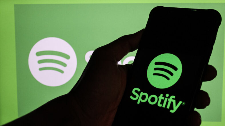 Spotify'da yeni dönem: Yapay zekaya değil sadece gerçek sanatçıya verilecek!