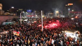 Taksim'de şampiyonluk kutlamasında iki grup arasında kavga