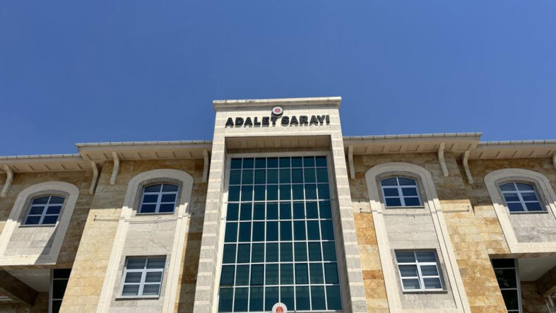 Uşak'ta yaşlı adamı tarlada bıçaklayarak öldüren şüpheli tutuklandı