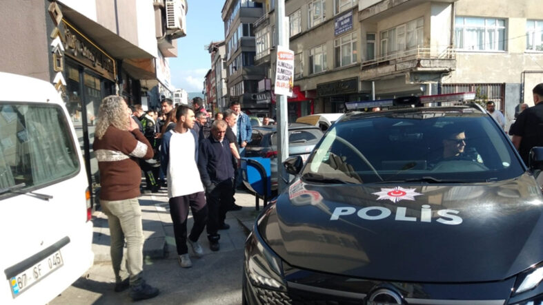 Zonguldak'ta bir kişi eski kız arkadaşının akrabalarının saldırısına uğradı