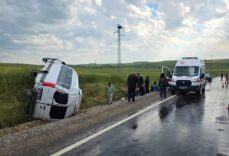 Diyarbakır'da devrilen minibüsteki 11 kişi yaralandı