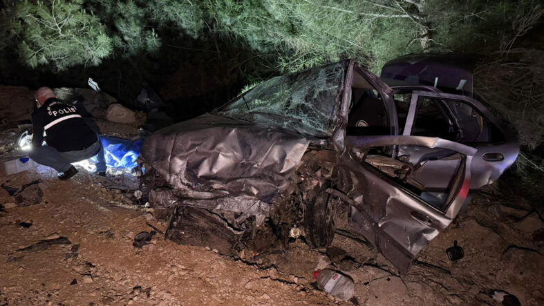 Adana'da katliam gibi kaza: Karı koca öldü, 4 yaşındaki çocukları yaralandı