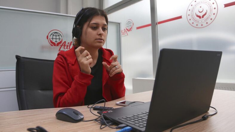 ailem-ile-286-binden-fazla-cagriya-isaret-dili-destegi.jpg