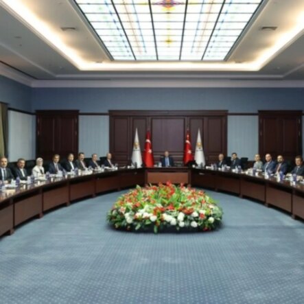 ak-partide-kritik-mkyk-toplantisi-basladi.jpg