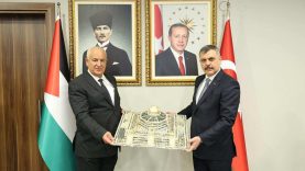 bakan-ciftci-filistinli-mevkidasi-ile-gorustu.jpg